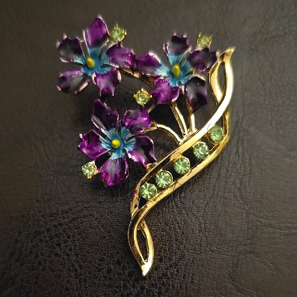 Elegant Floral Brooch with Purple and Gold Accents